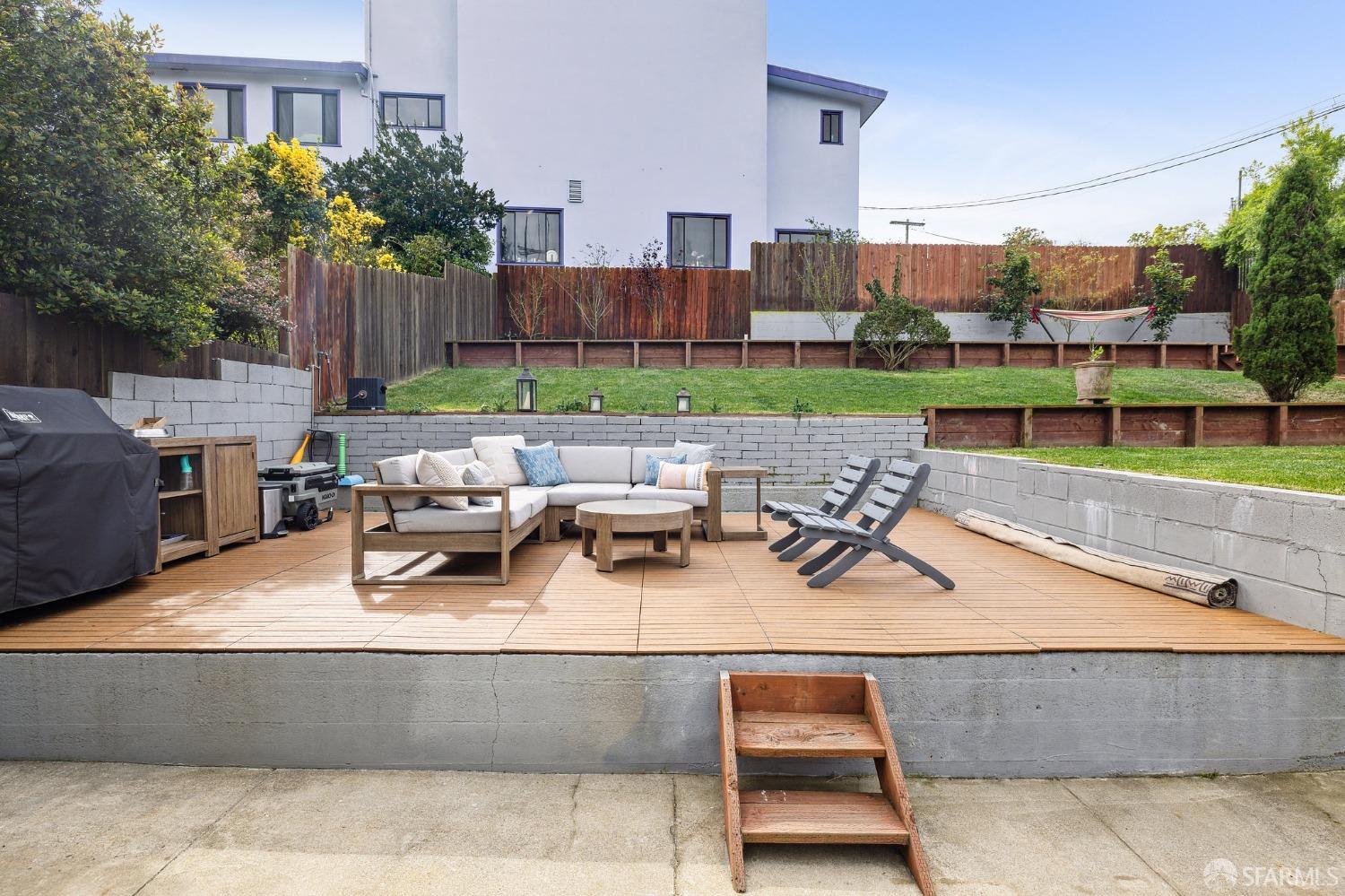 320 Woodside Avenue