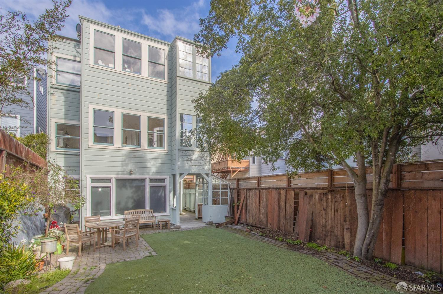 909 Central Avenue