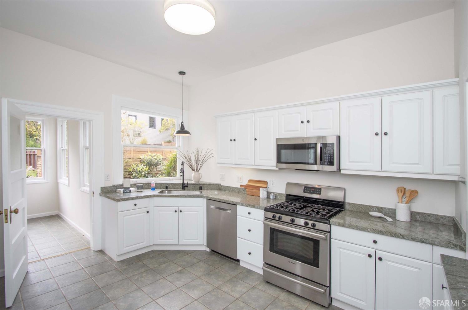 909 Central Avenue