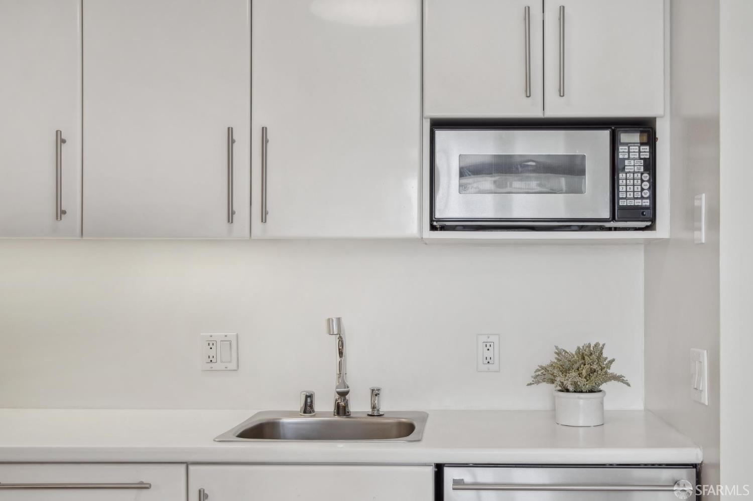 88 King Street # 303