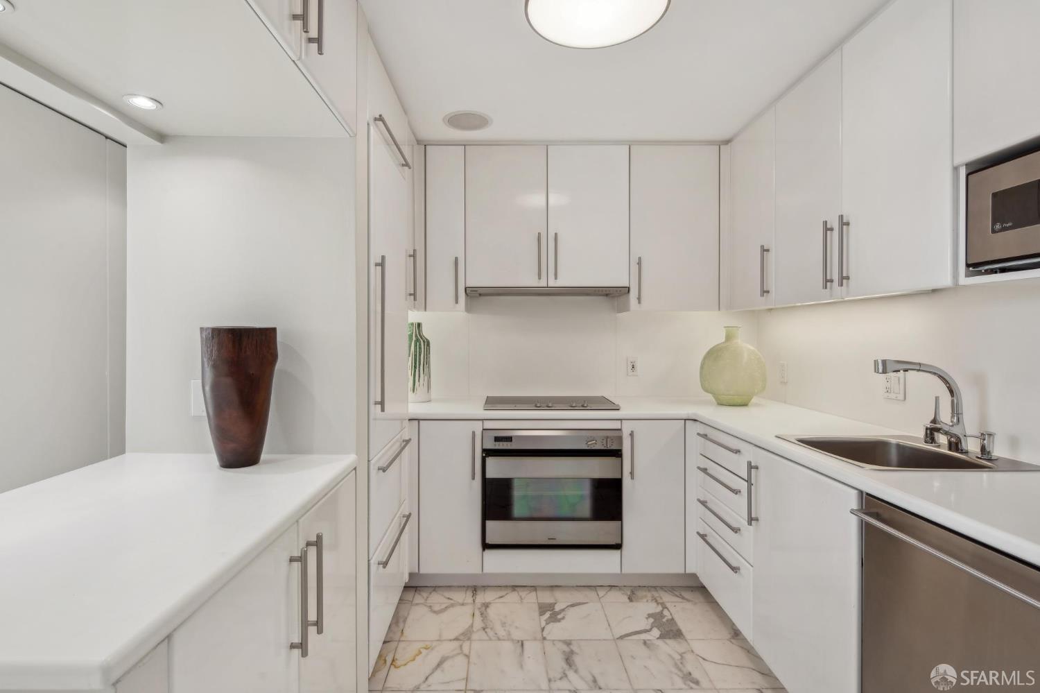 88 King Street # 303
