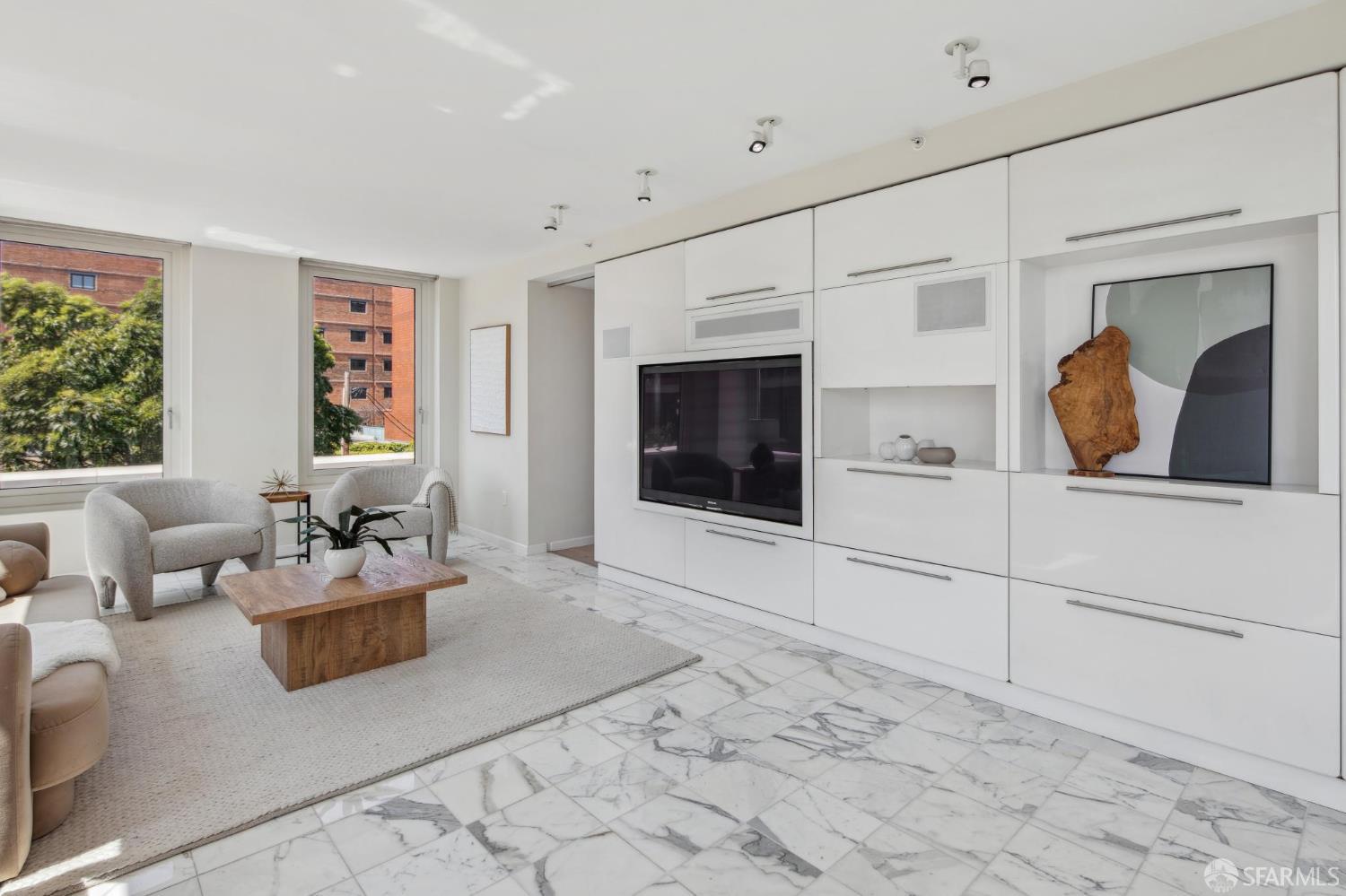 88 King Street # 303