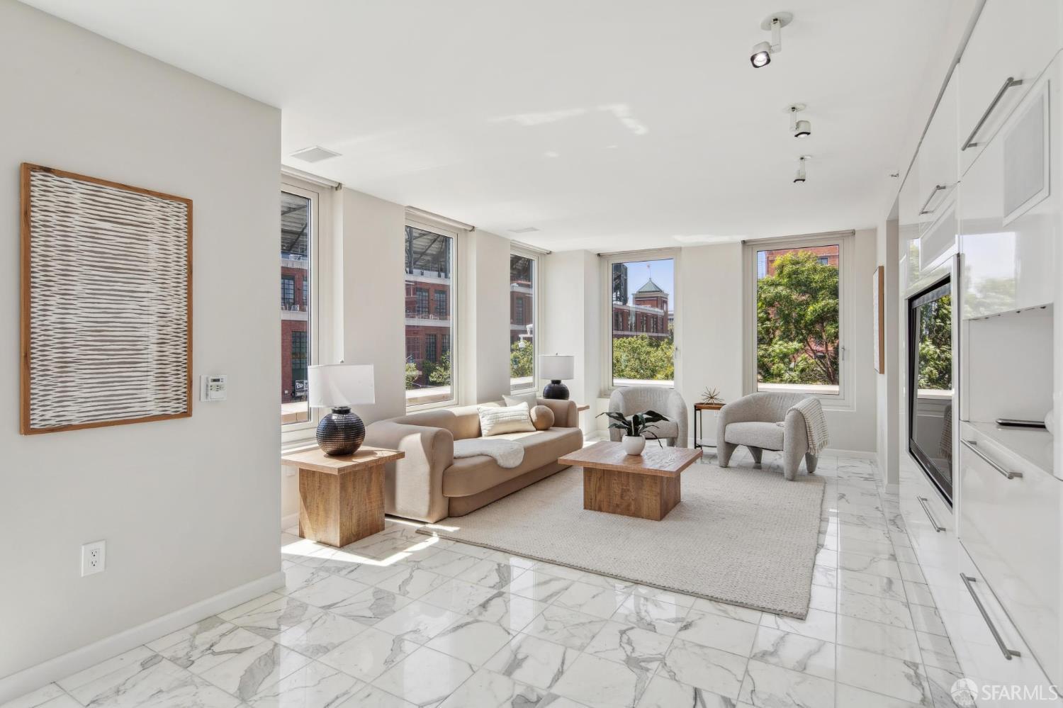 88 King Street # 303