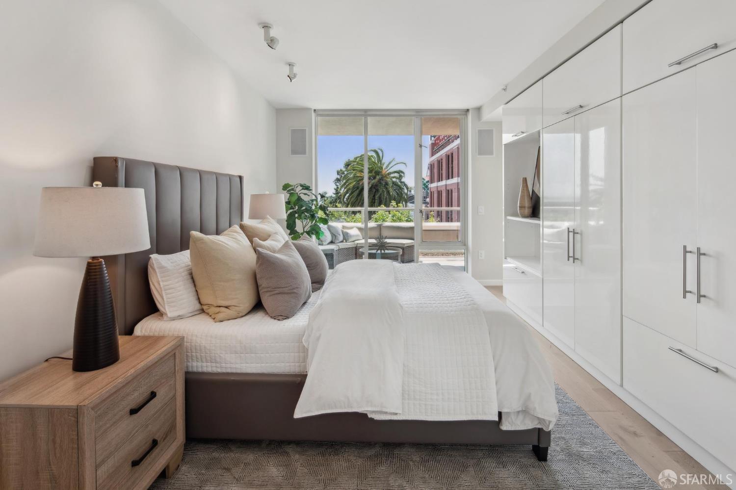 88 King Street # 303