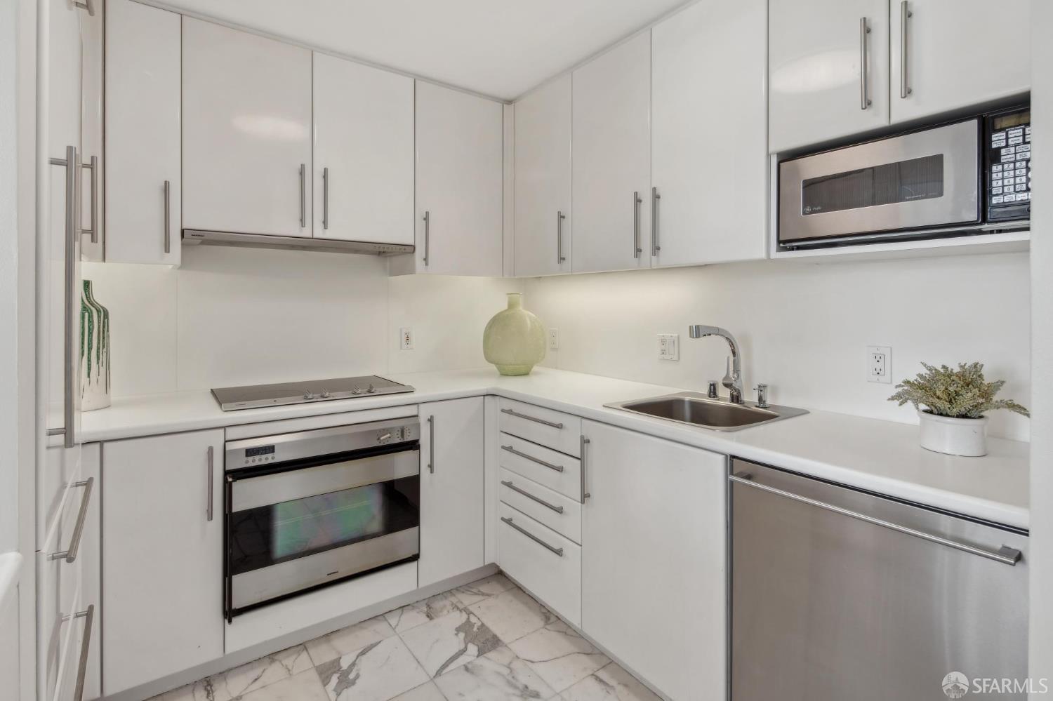 88 King Street # 303