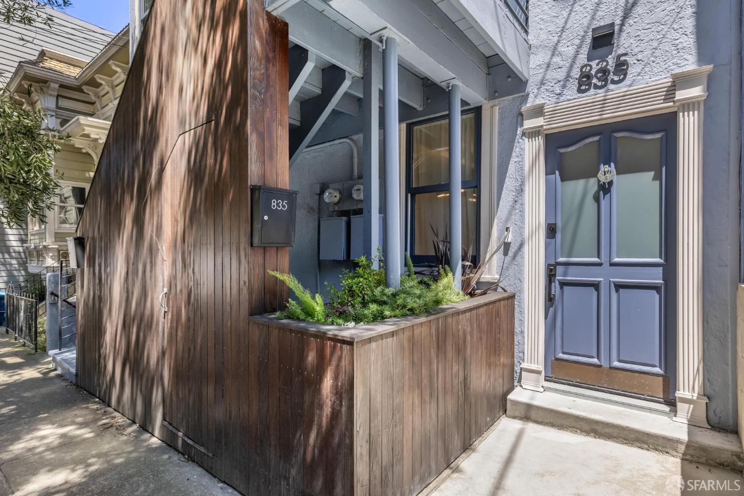835 Diamond Street