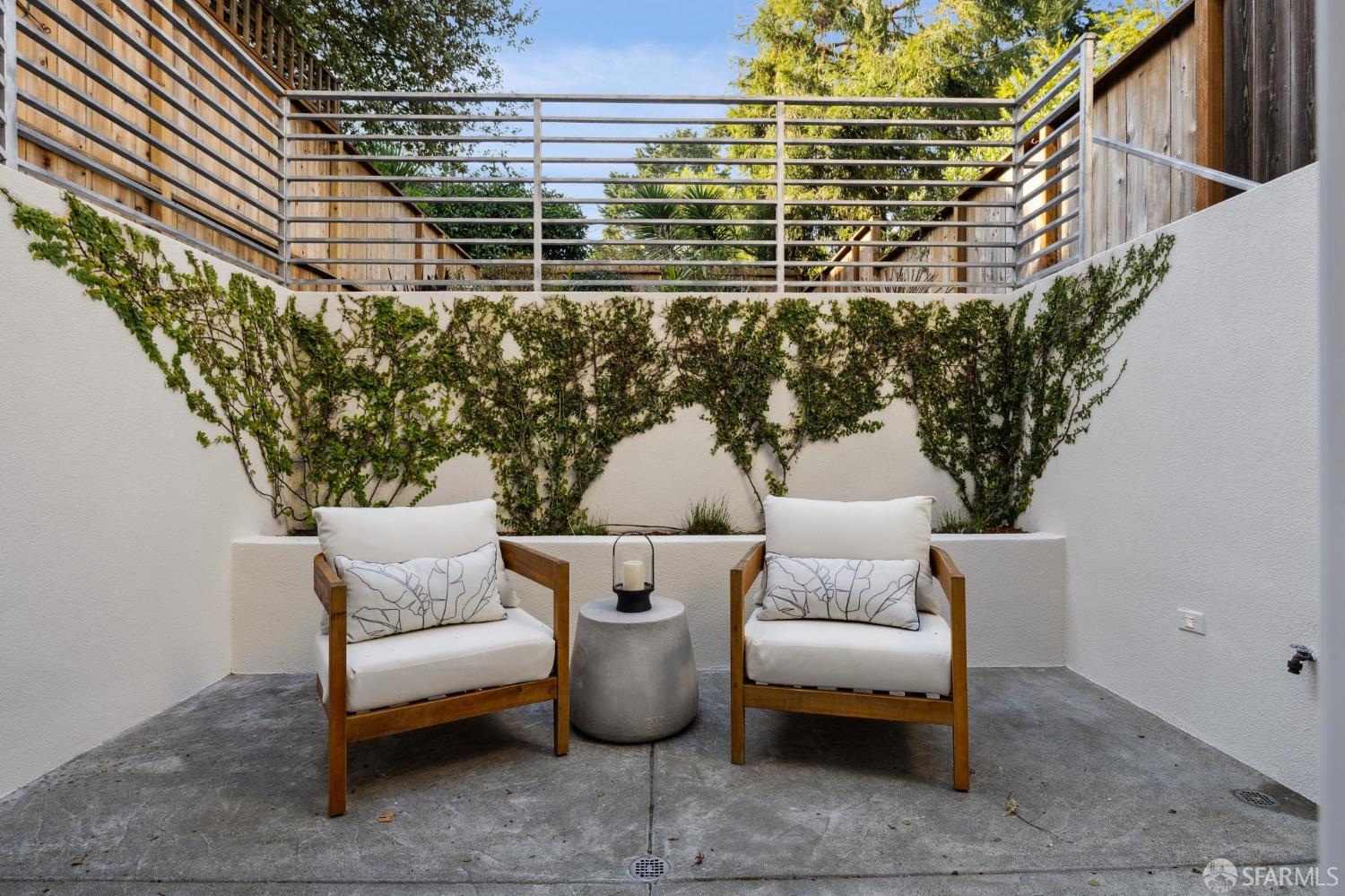 826 Diamond Street