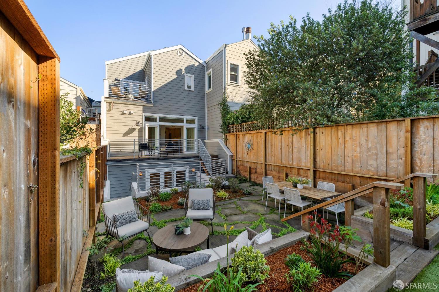 826 Diamond Street
