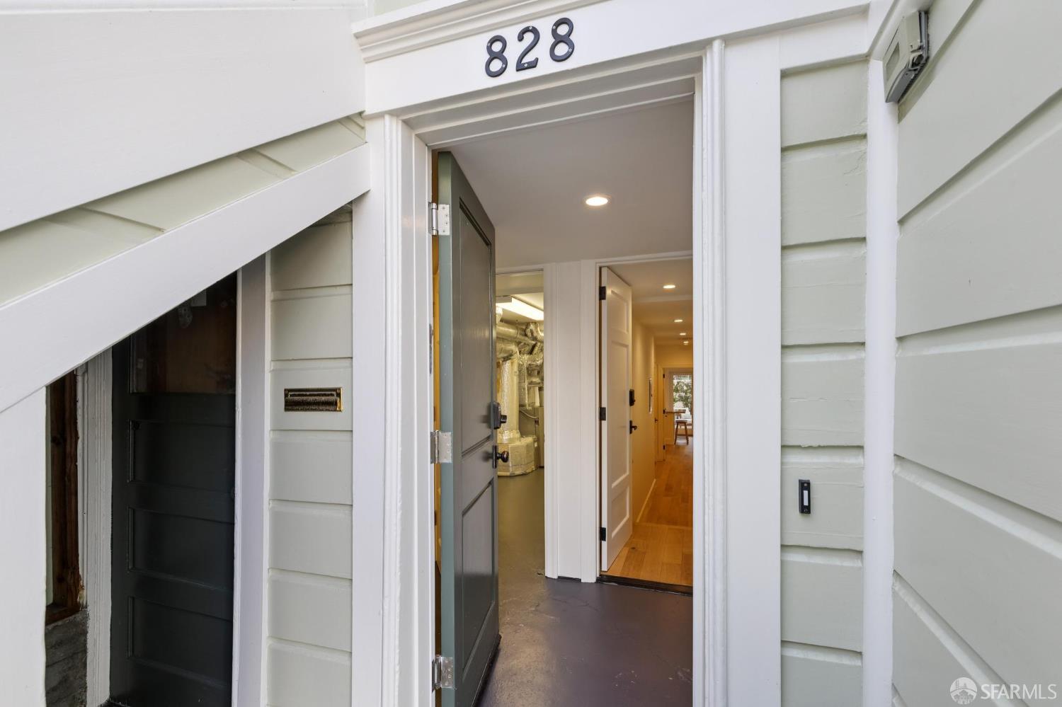 826 Diamond Street