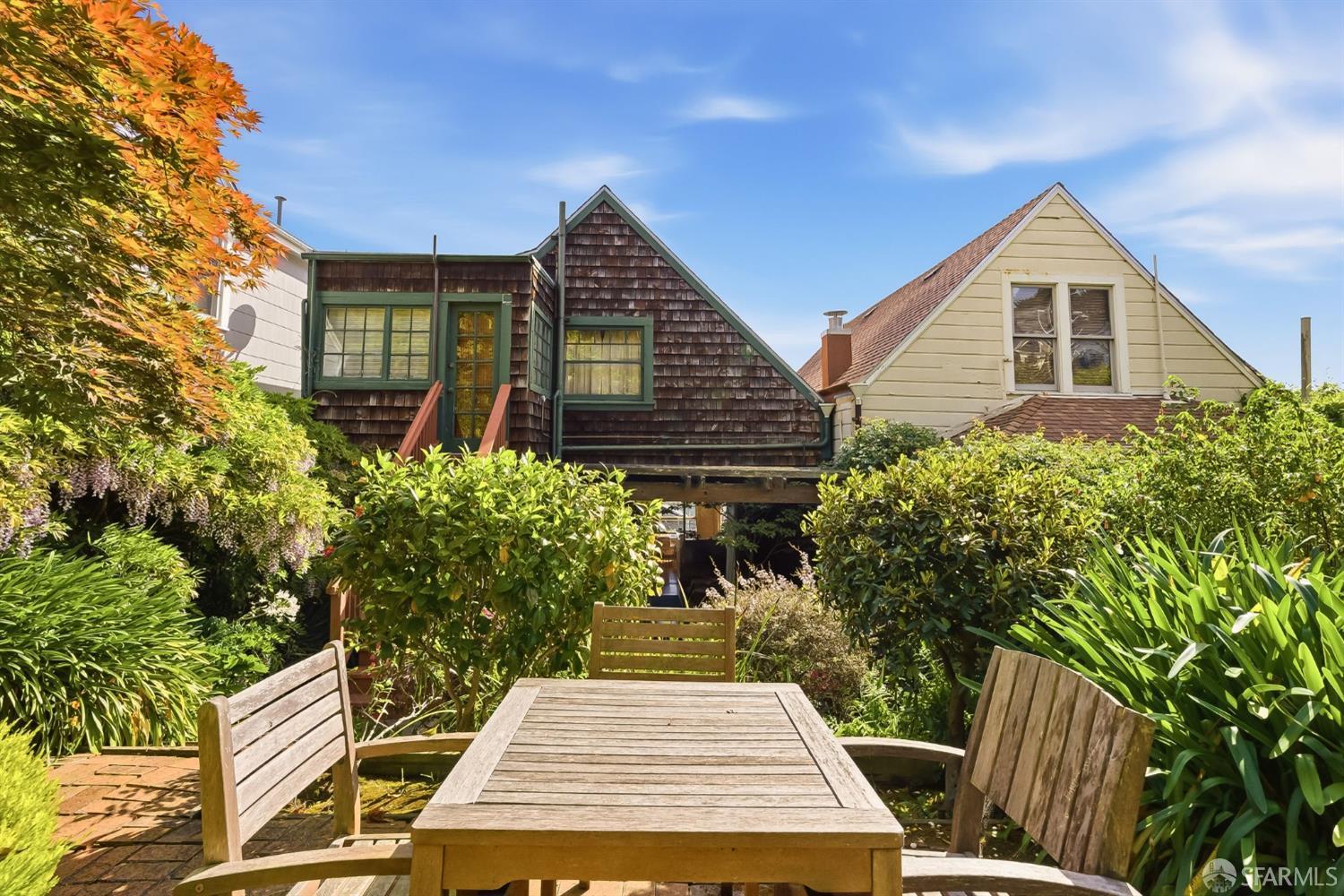 216 Hoffman Avenue