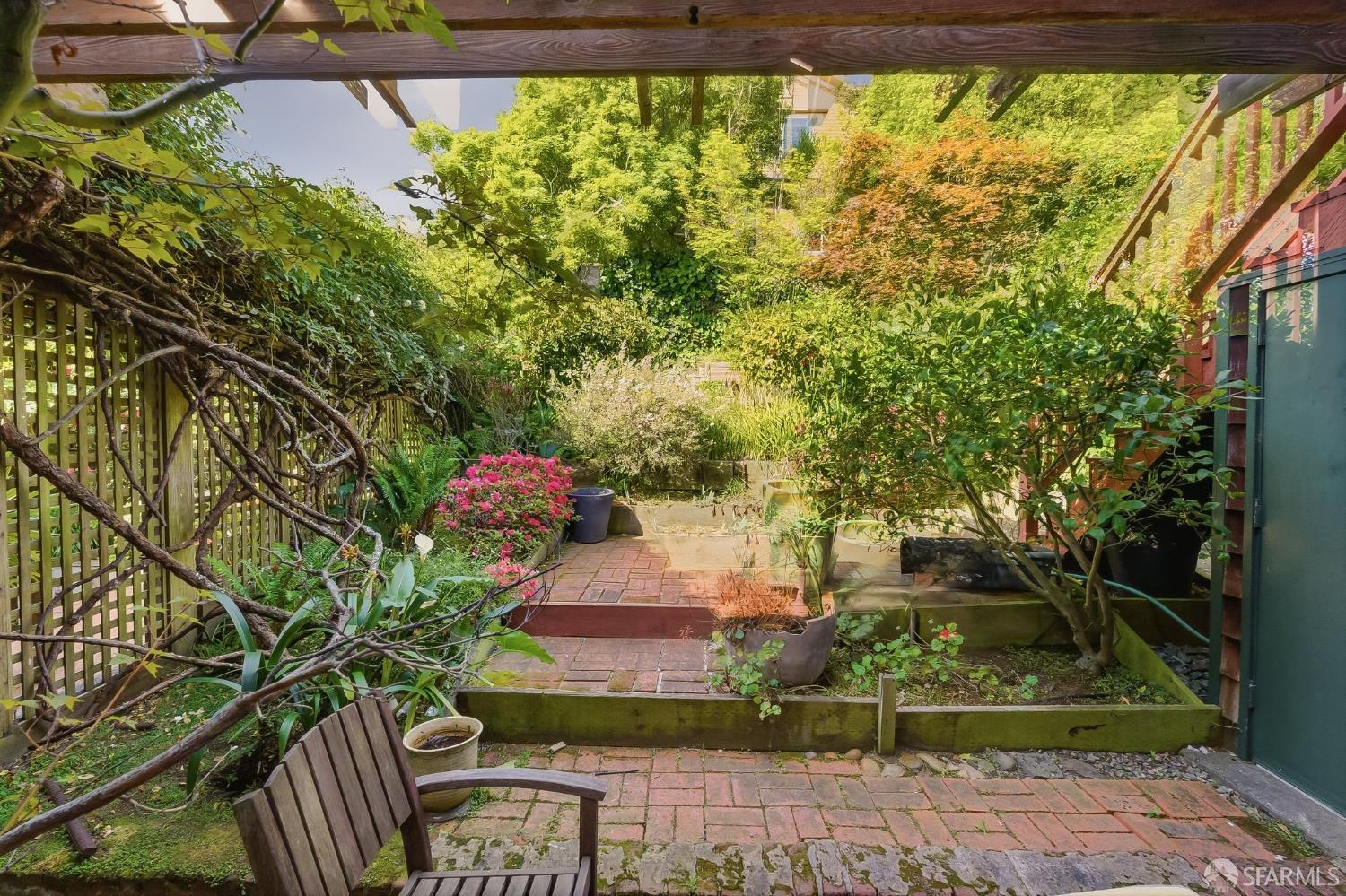 216 Hoffman Avenue
