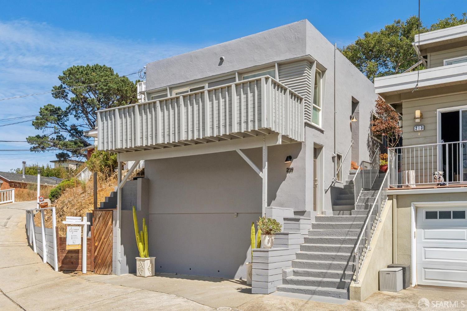 209 Santa Clara Street