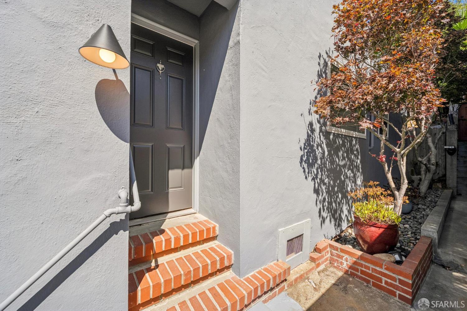 209 Santa Clara Street