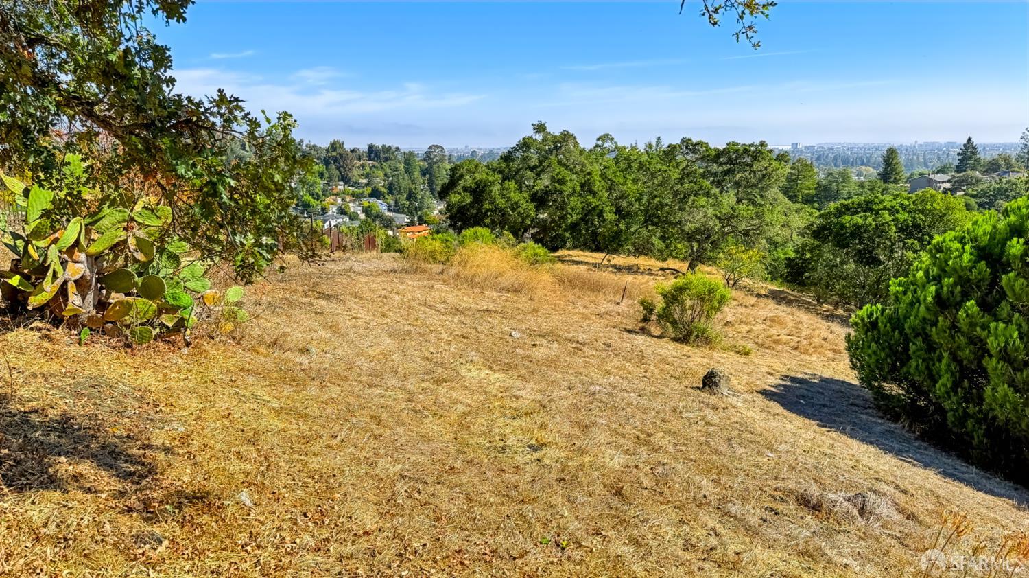 2 Laurel Way