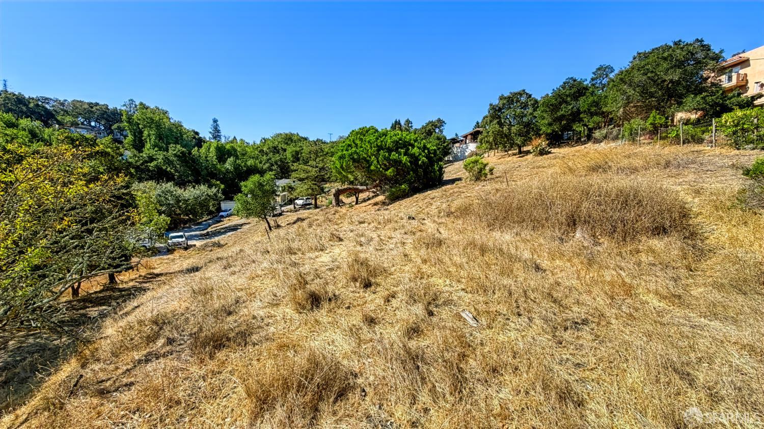 2 Laurel Way