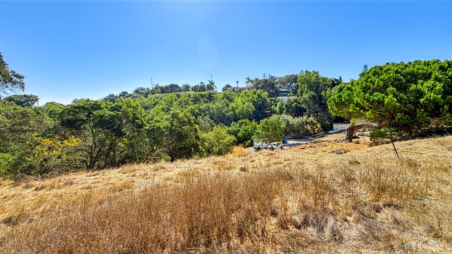 2 Laurel Way