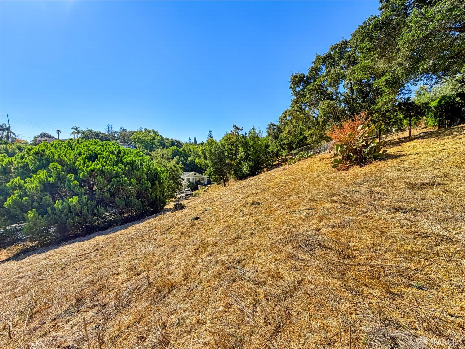 2 Laurel Way