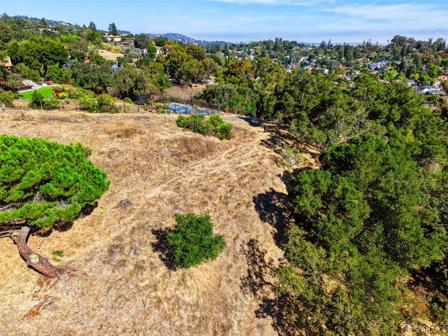 2 Laurel Way