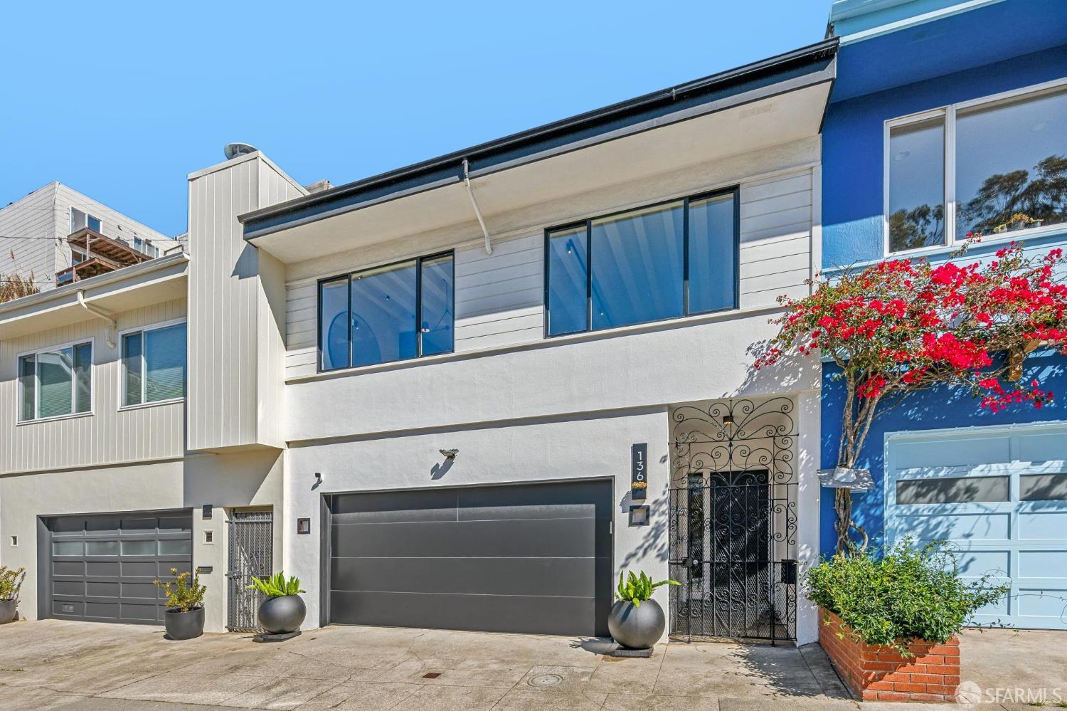 136 Los Palmos Drive