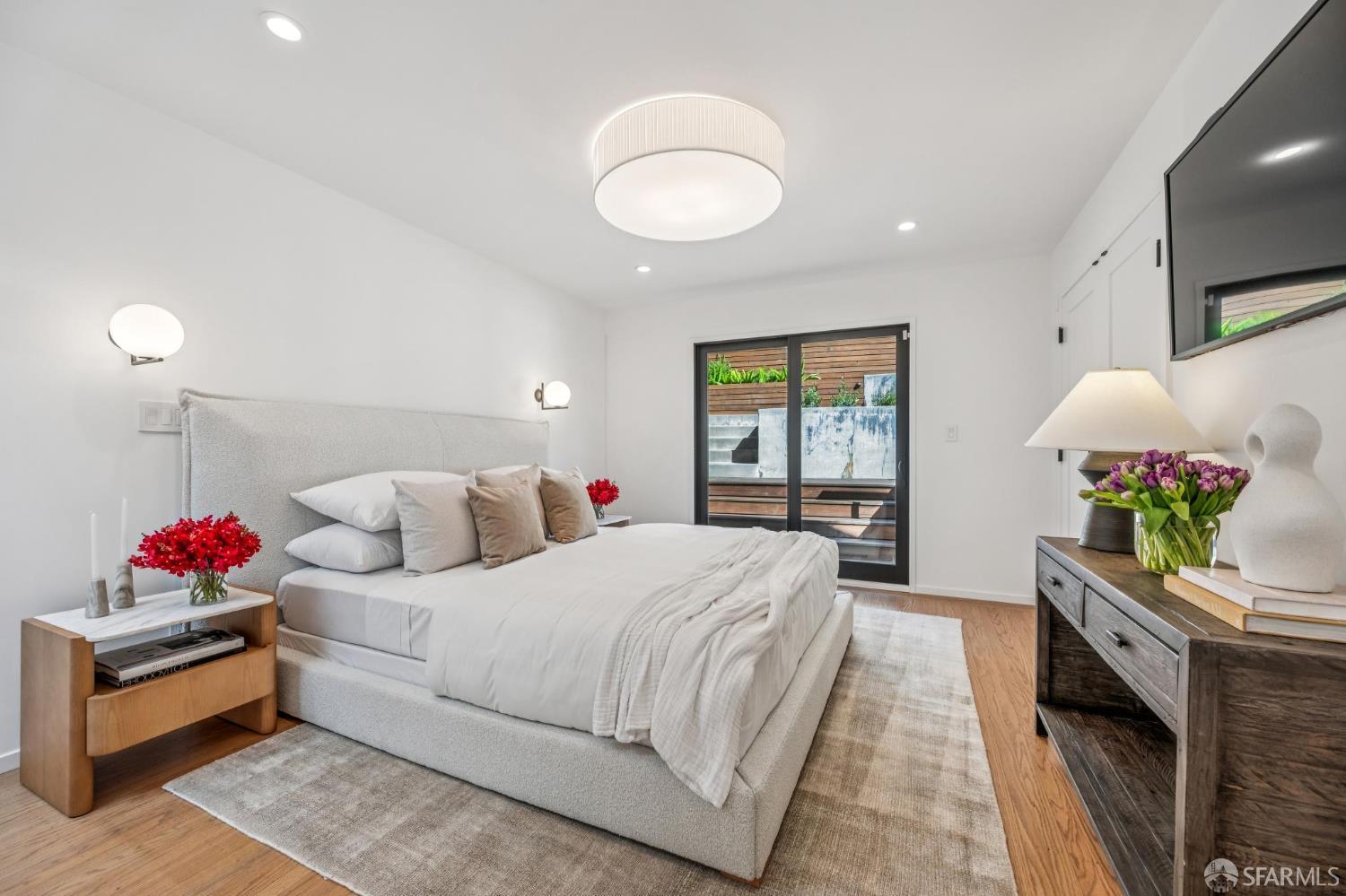 136 Los Palmos Drive