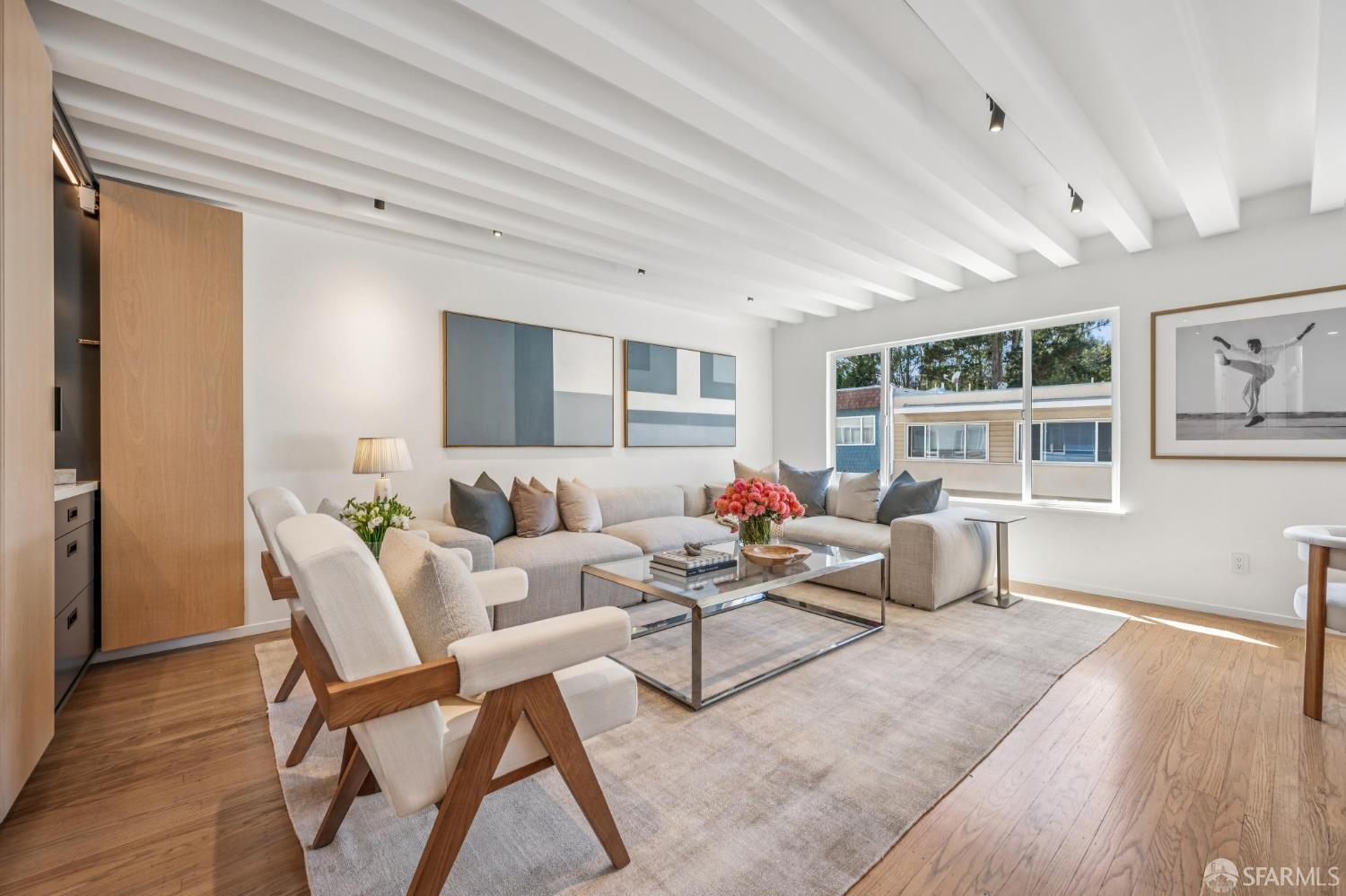 136 Los Palmos Drive