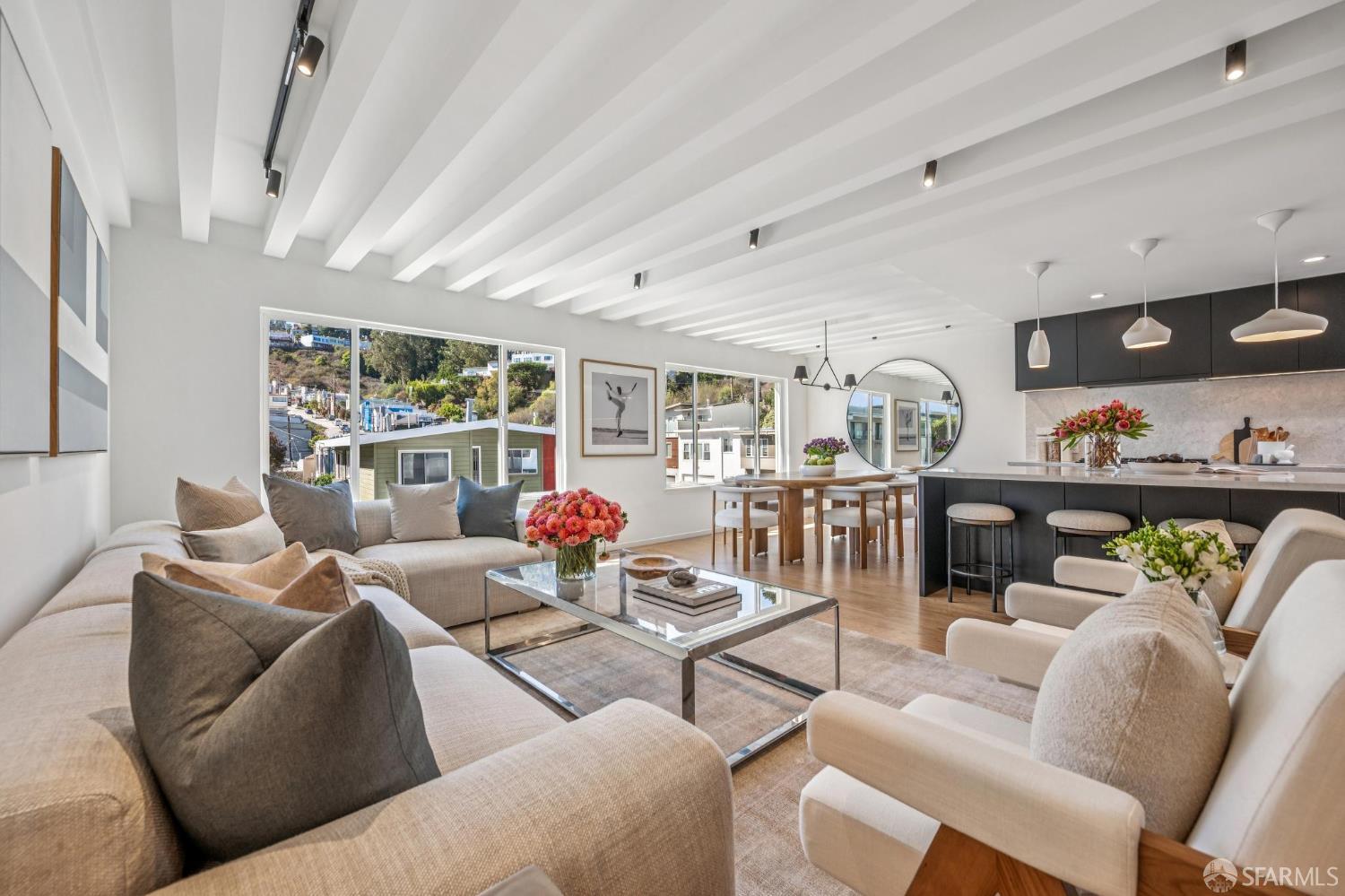 136 Los Palmos Drive