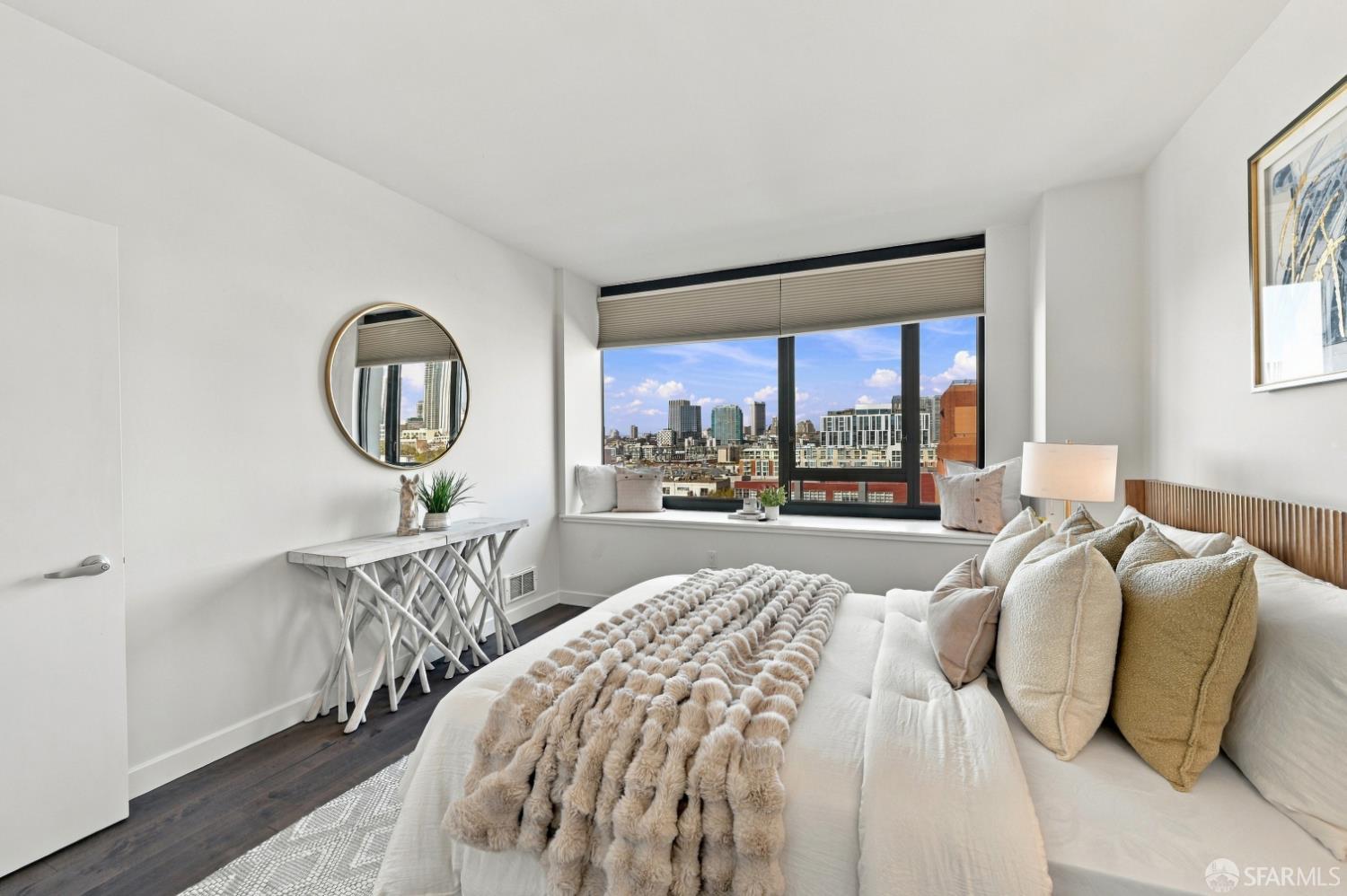 260 King Street # 909