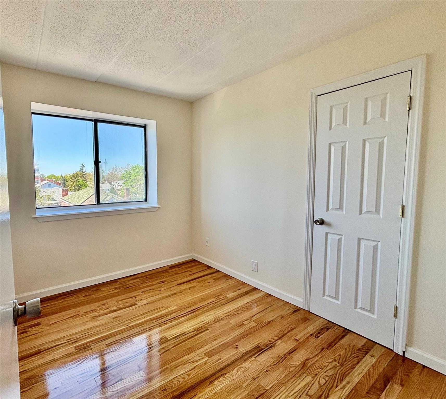 145-18 34 Avenue Unit: Apt 4E