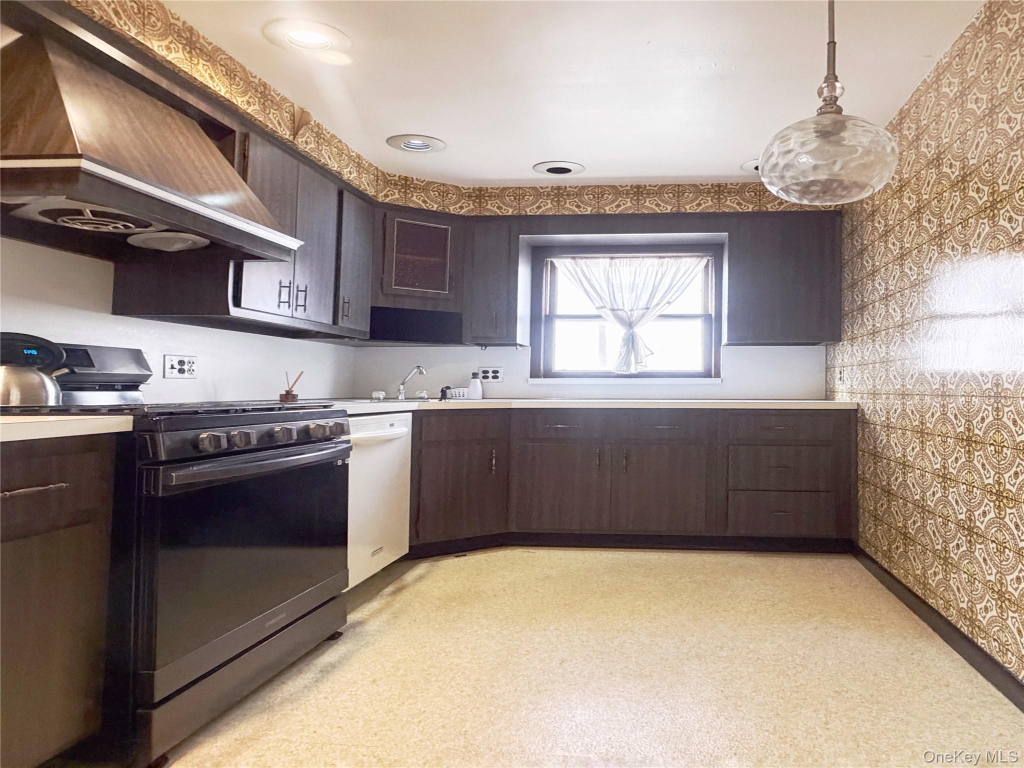 6456 Woodbine Street