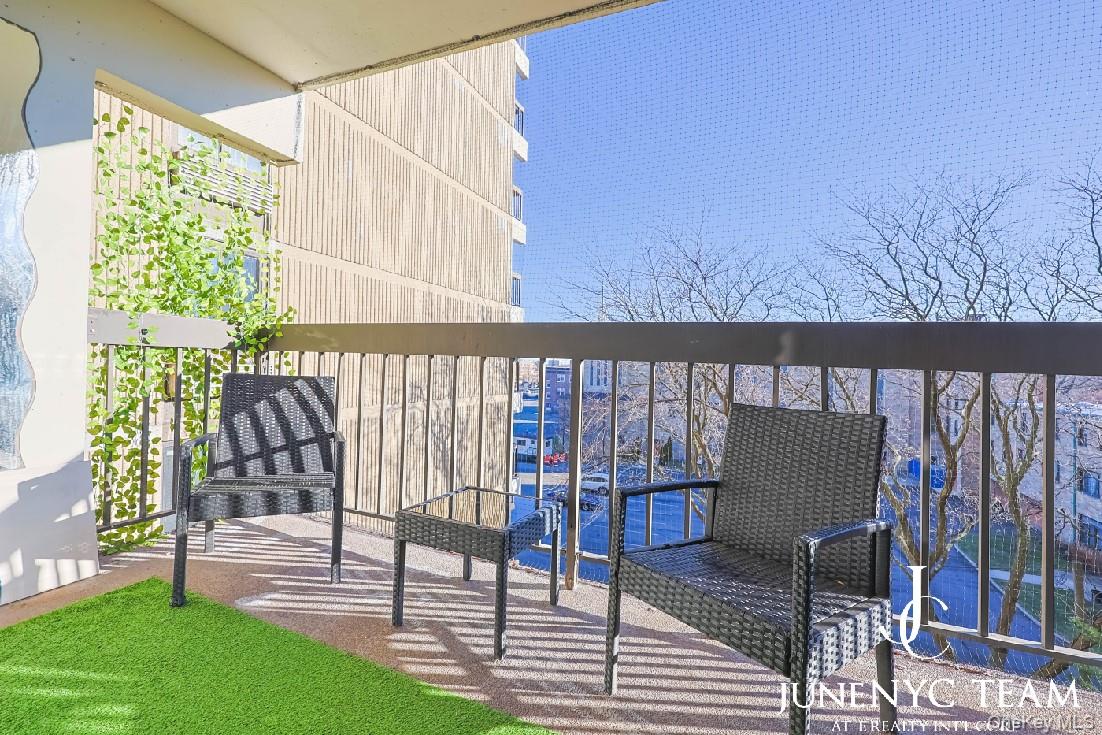 152-18 Union Turnpike Unit: 204K