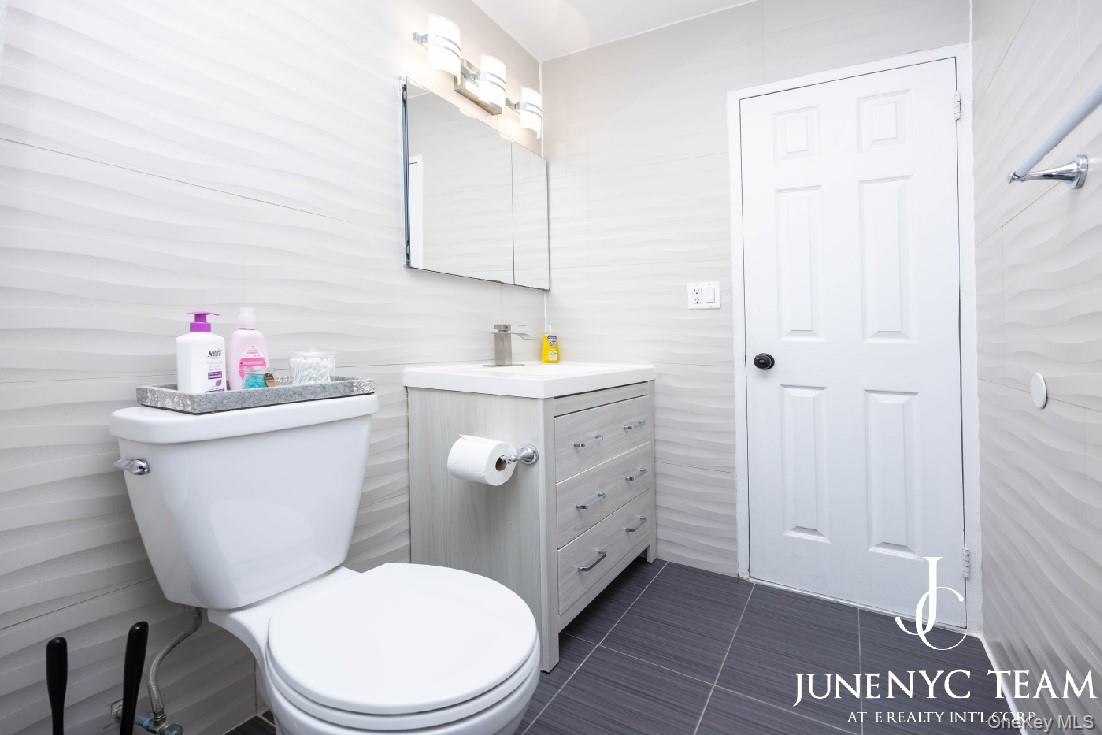 152-18 Union Turnpike Unit: 204K