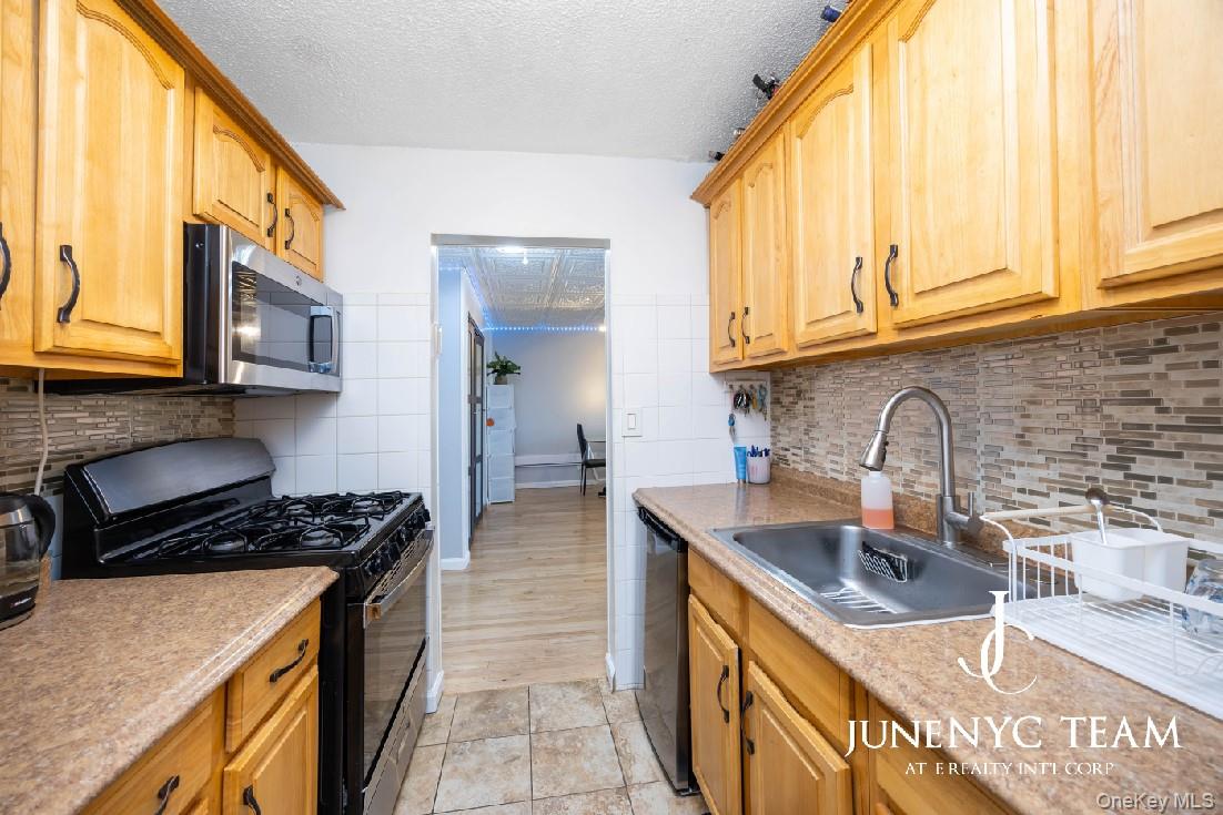 152-18 Union Turnpike Unit: 204K