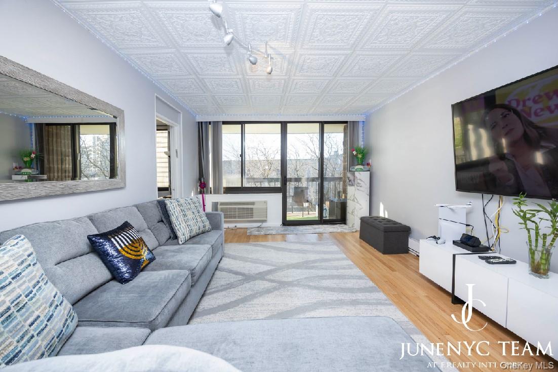 152-18 Union Turnpike Unit: 204K