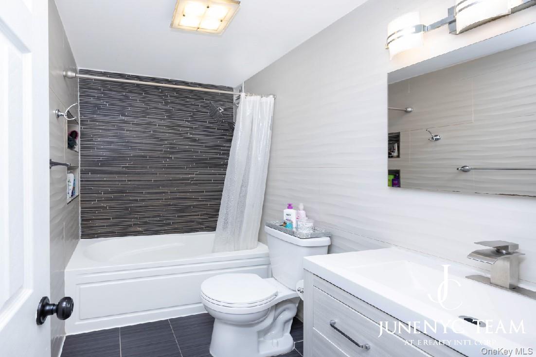 152-18 Union Turnpike Unit: 204K