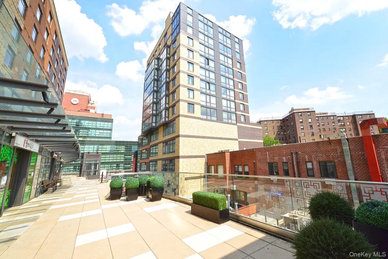 3916 Prince Street Unit: 6E