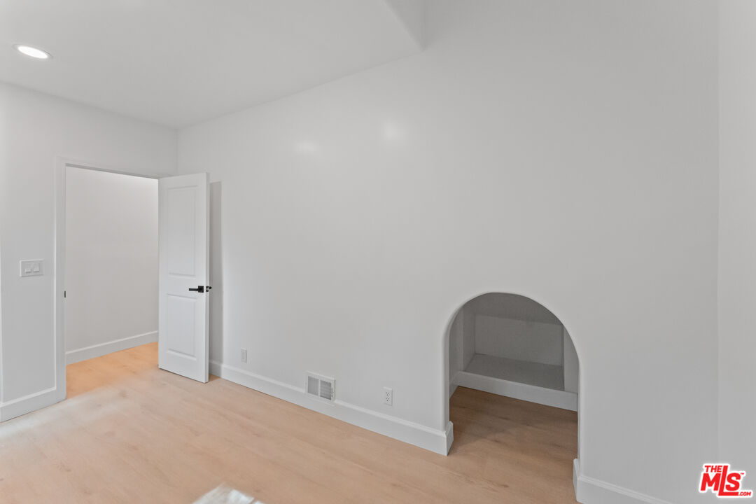 1800 E Benedict Canyon Dr