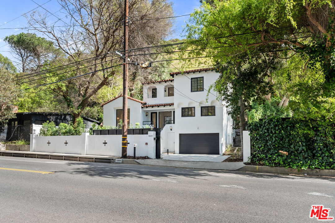 1800 E Benedict Canyon Dr