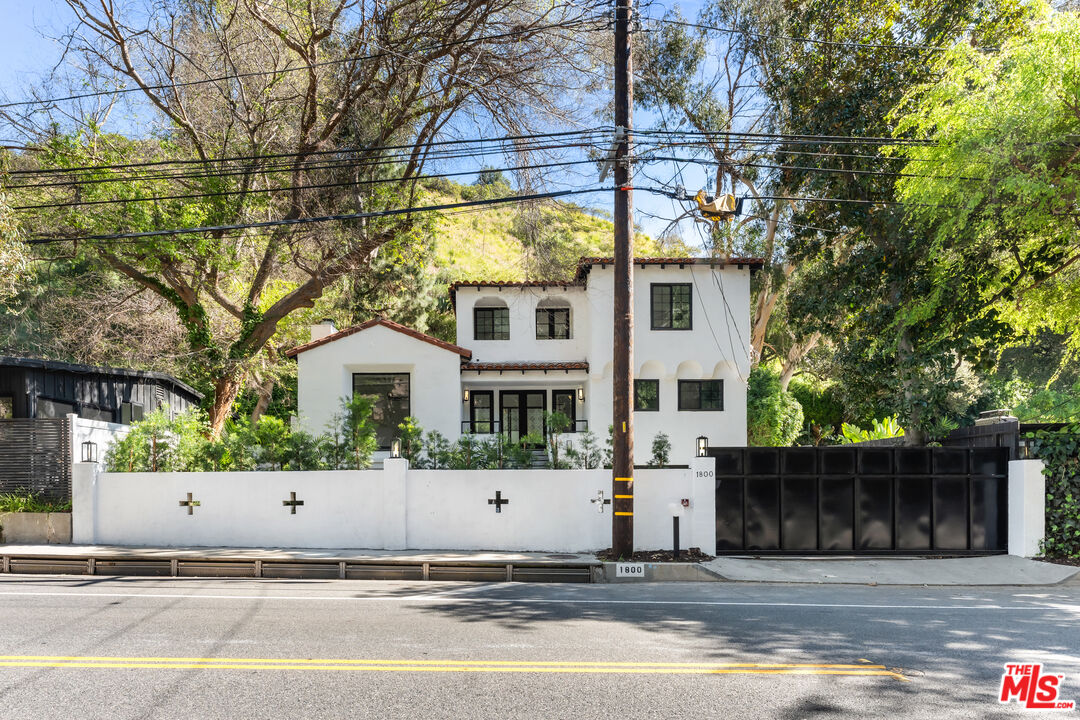 1800 E Benedict Canyon Dr