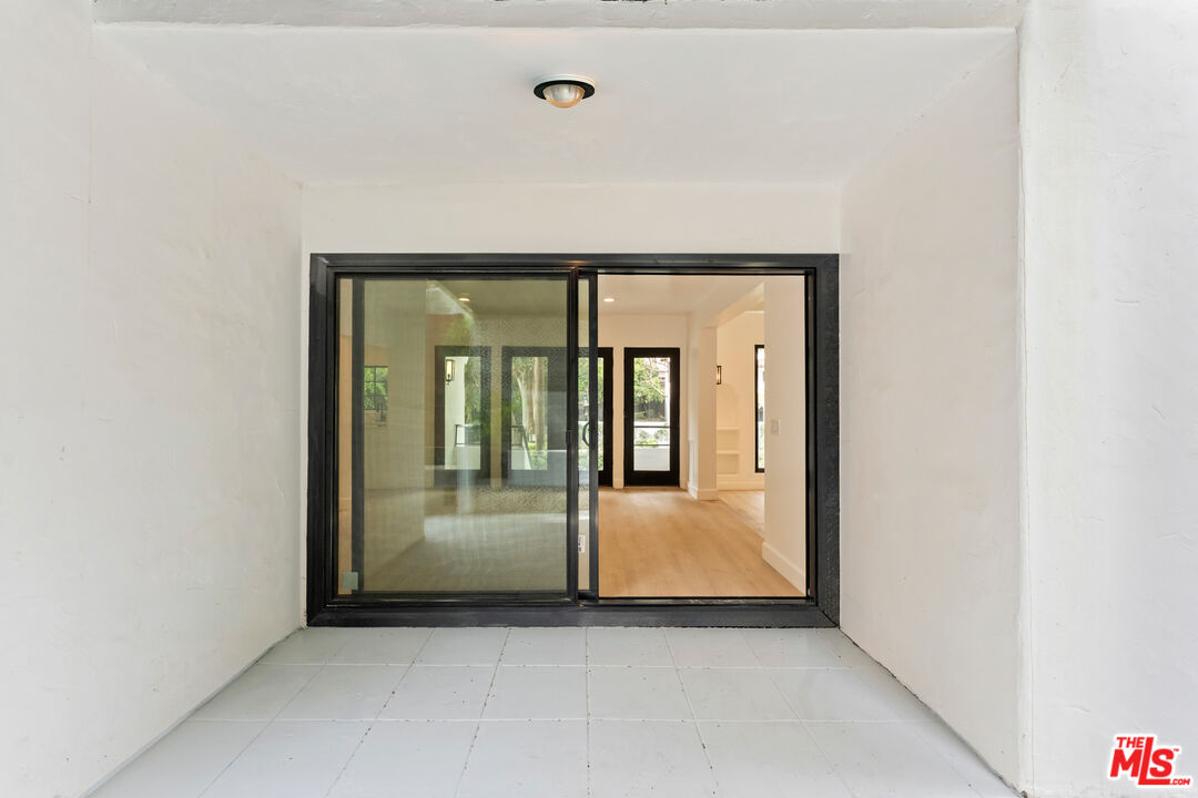 1800 E Benedict Canyon Dr