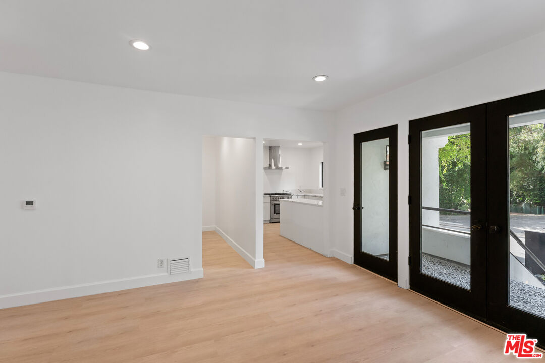 1800 E Benedict Canyon Dr