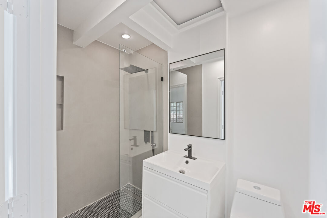 1800 E Benedict Canyon Dr