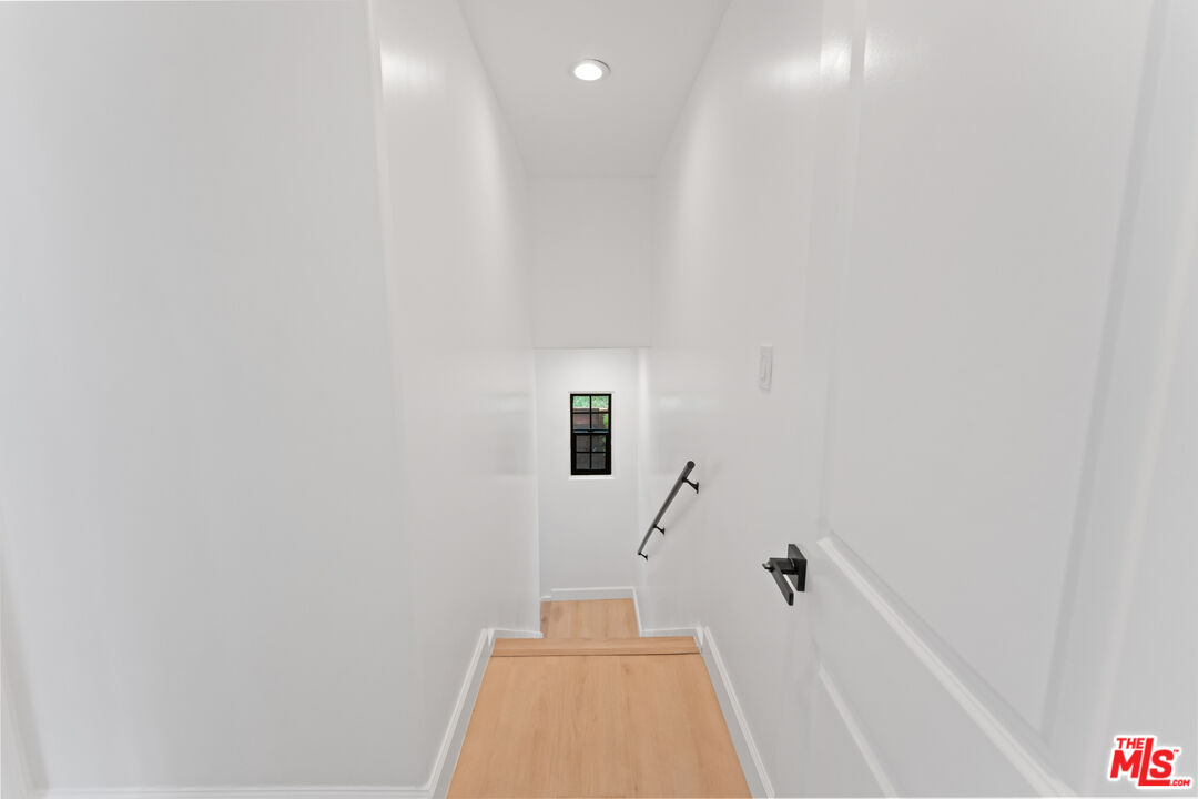 1800 E Benedict Canyon Dr