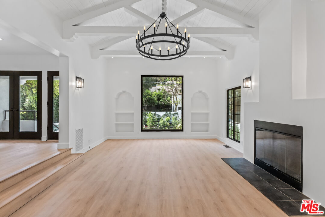 1800 E Benedict Canyon Dr