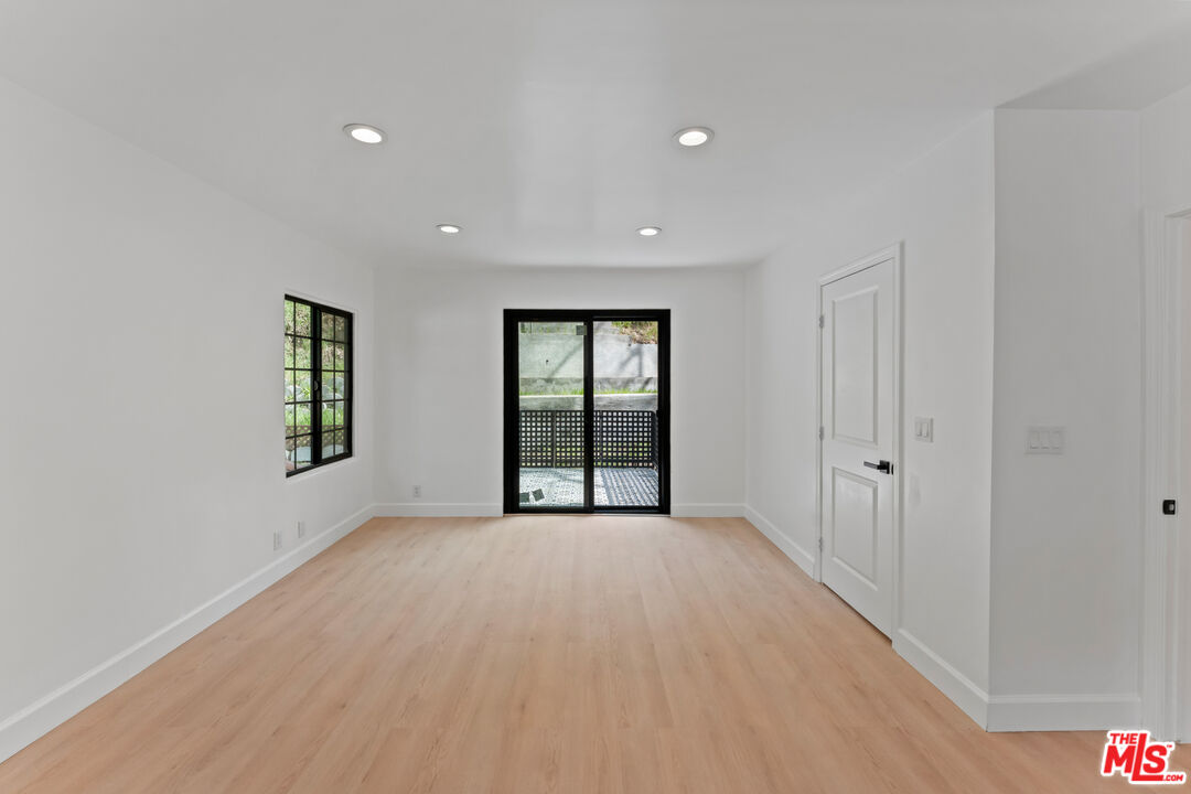 1800 E Benedict Canyon Dr