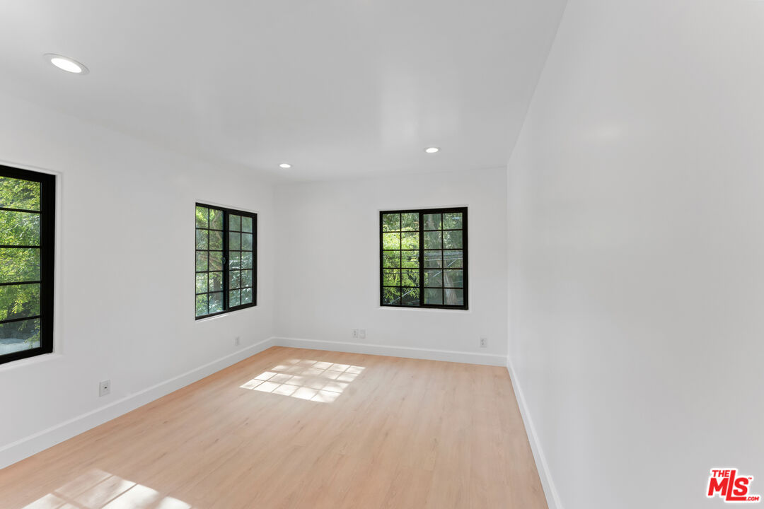 1800 E Benedict Canyon Dr