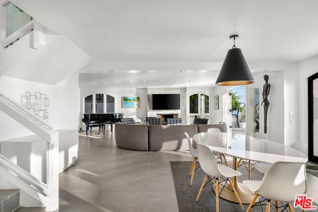 1337 Gaviota Dr