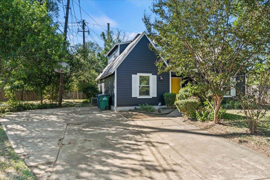 5205 Calais CT