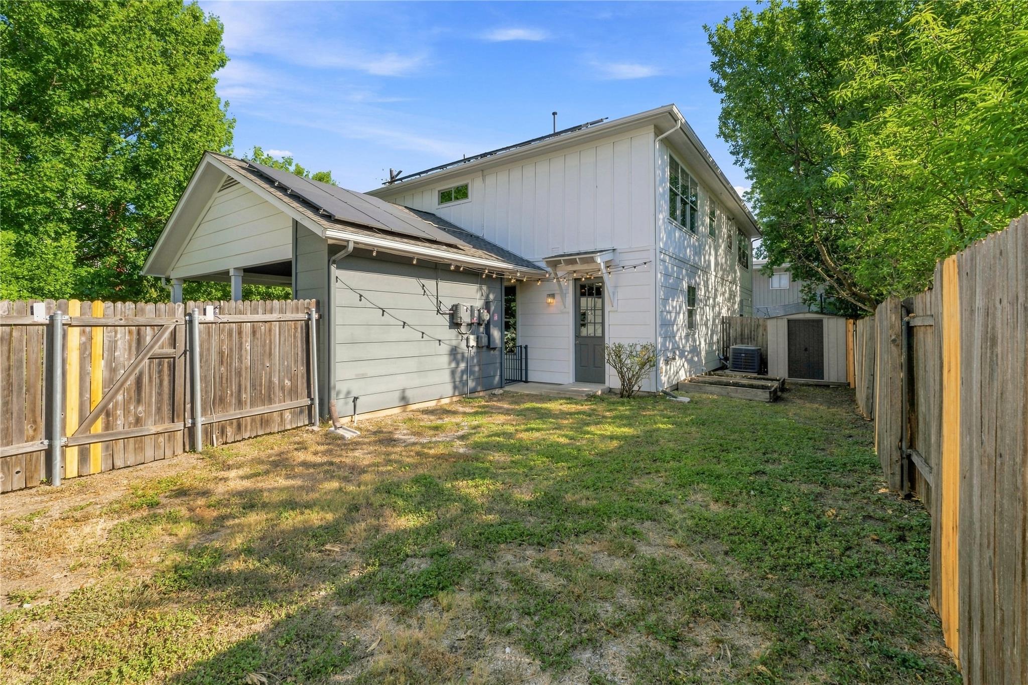 5613-B Roosevelt Ave # B