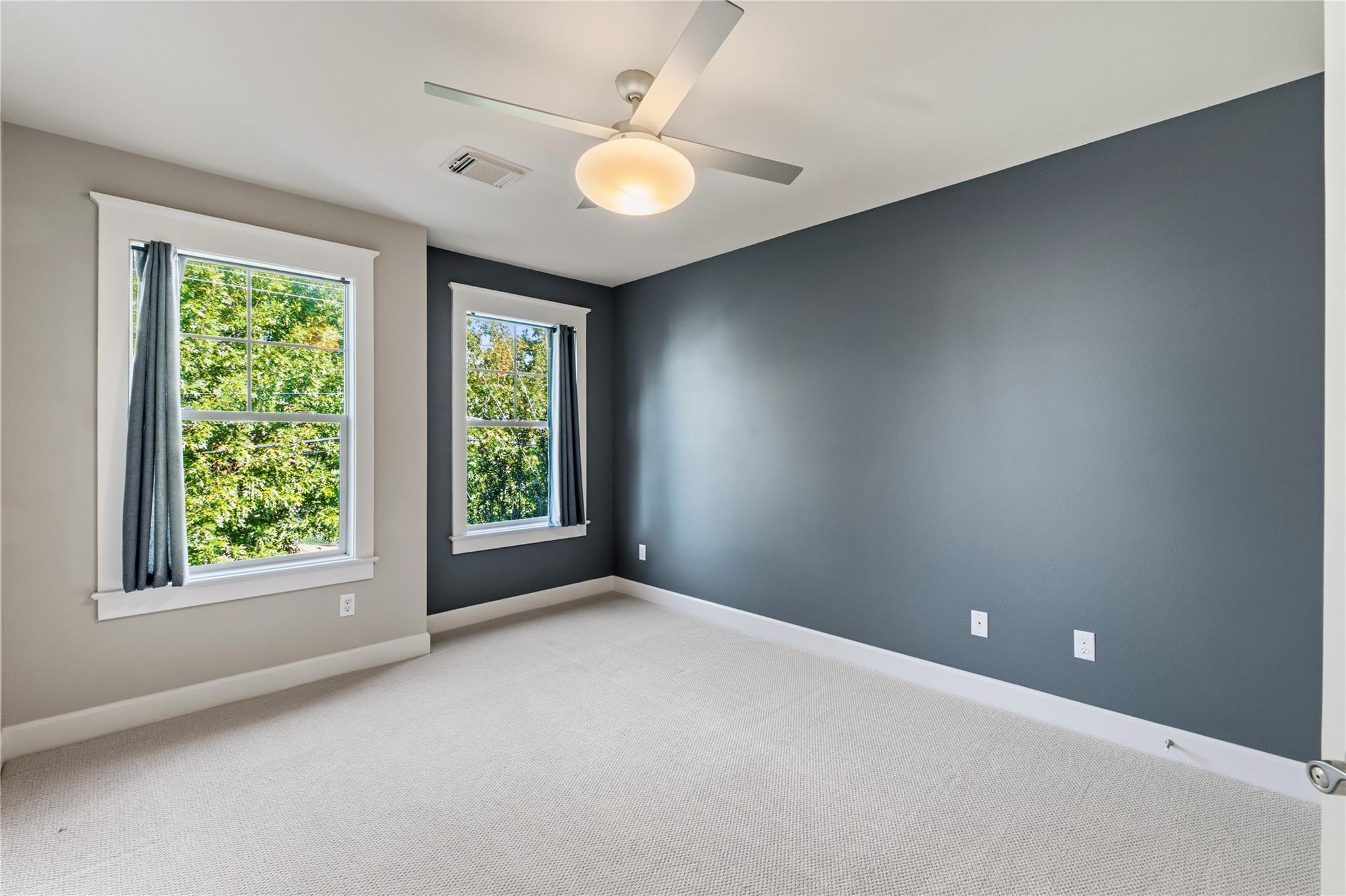 5613-B Roosevelt Ave # B