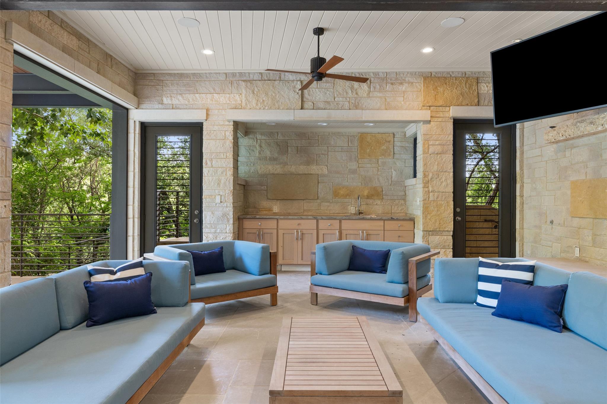 3806 Spirit Lake CV